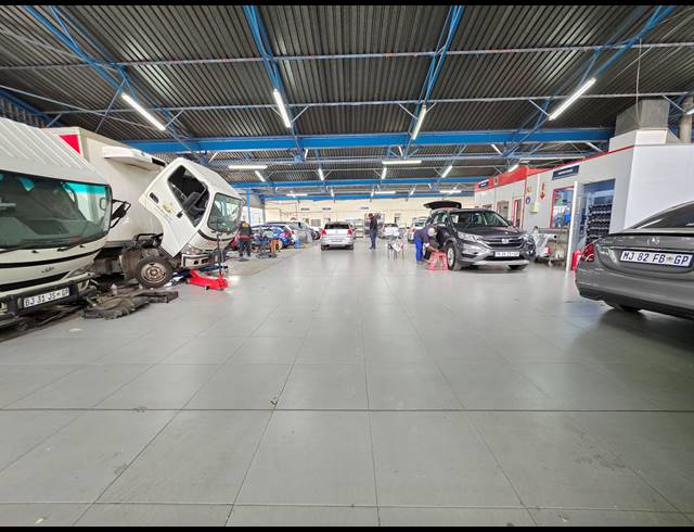 1,300M² WAREHOUSE FOR SALE IN BOOYSENS RESERVE